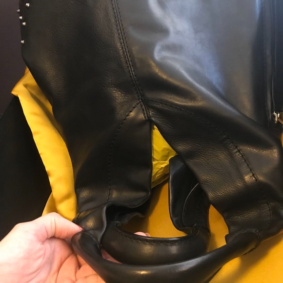 NEW $2650 VBH ‘Nap Sac’ XL hobo style smooth black leather suede lining w/studs - Picture 5 of 9